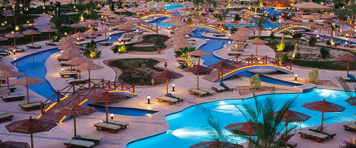 Hurghada Long Beach Resort 4* - Diverse Außenpools mit Kinderbecken garantieren Badespaß bei Groß und Klein. Das familienfreundliche Angebot umfasst Kinderanimationen und einen hoteleigenen Spielplatz.
