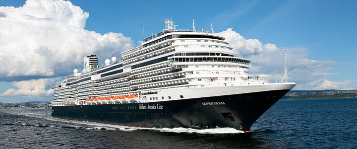 landingpage_BuM_Galerie_02_20251006 Die MS Koningsdam, ein Kreuzfahrtschiff der Holland-America Line, kombiniert moderne Eleganz mit nautischer Tradition.