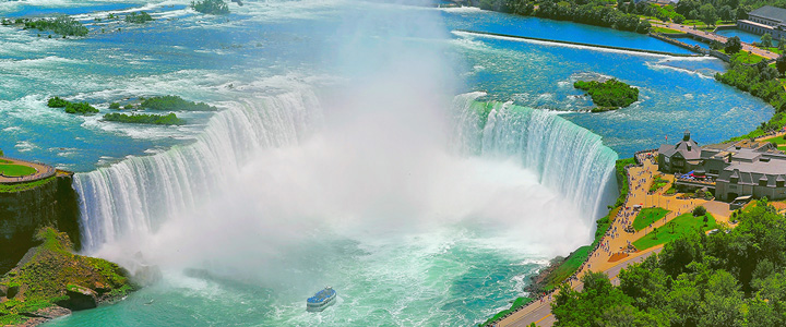 landingpage_BuM_Galerie_04_20251006 Die Niagara Fälle sind ein Naturwunder an der Grenze zwischen Kanada und den USA, wo der Niagara River aus bis zu 57 Metern Höhe in den Lake Ontario stürzt.