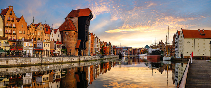 Taucher im Indischen Ozean: Die beste Zeit ist von Dezember bis Februar, da dann die Sicht am besten ist und das Meer ruhig ist.