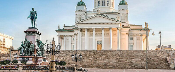 Dom zu Helsinki: Der Sakralbau liegt am zentralen Senatsplatz und ist das bekannteste Wahrzeichen in Finnland.