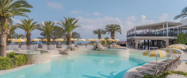 Costa bringt Sie zu den schönsten Landschaft der Welt – sei es ins sonnenverwöhnte Mittelmeer, in den magischen Norden oder zu den traumhaften Kanarischen Inseln.