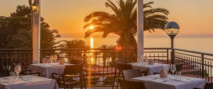 Entfliehen Sie dem kalten Winter zuhause und erleben Sie die Welt mit Costa Fortuna. Atemberaubende Sternenhimmel inklusive.