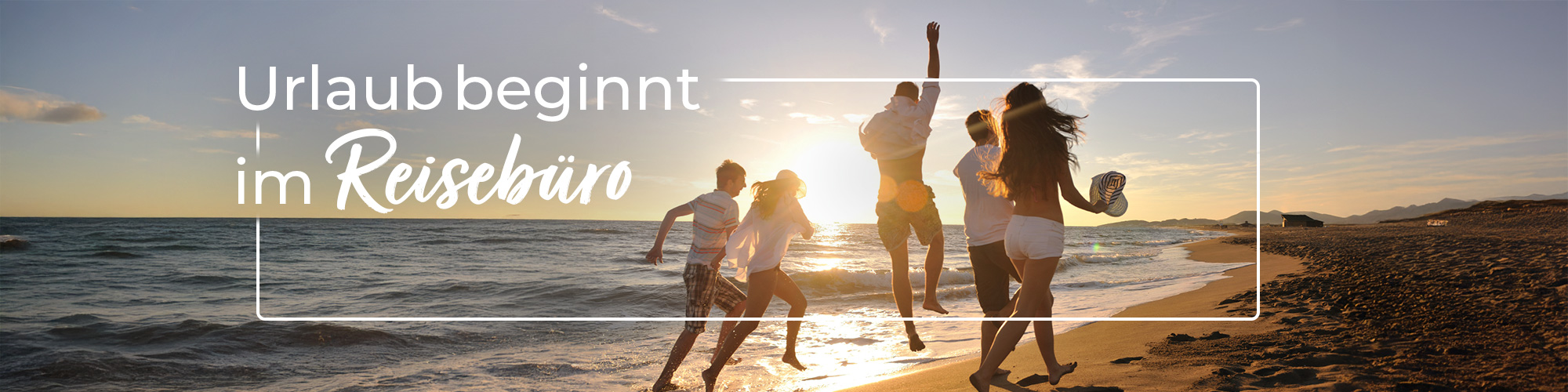 Seidenstraße in Usbekistan: Farbenprächtige Architektur bei bewölktem Himmel