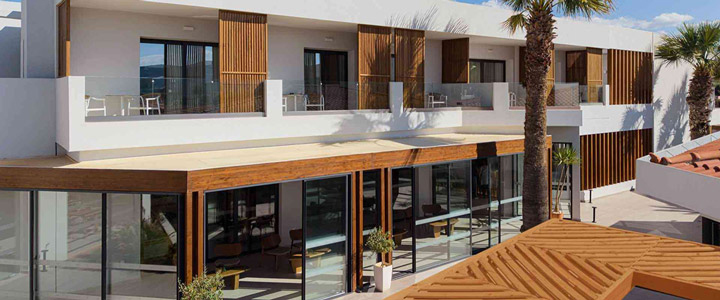 Willkommen im Aelius Hotel & Spa – einer ruhigen Wohlfühloase nahe Gouves, die stilvollen Komfort, herzliche Gastfreundschaft und perfekte Urlaubsmomente vereint.